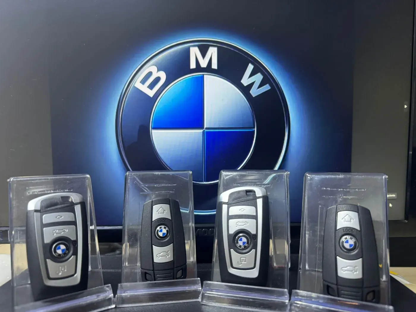 Llaves BMW con chip y control hechas por Carllaves en Bogotá
