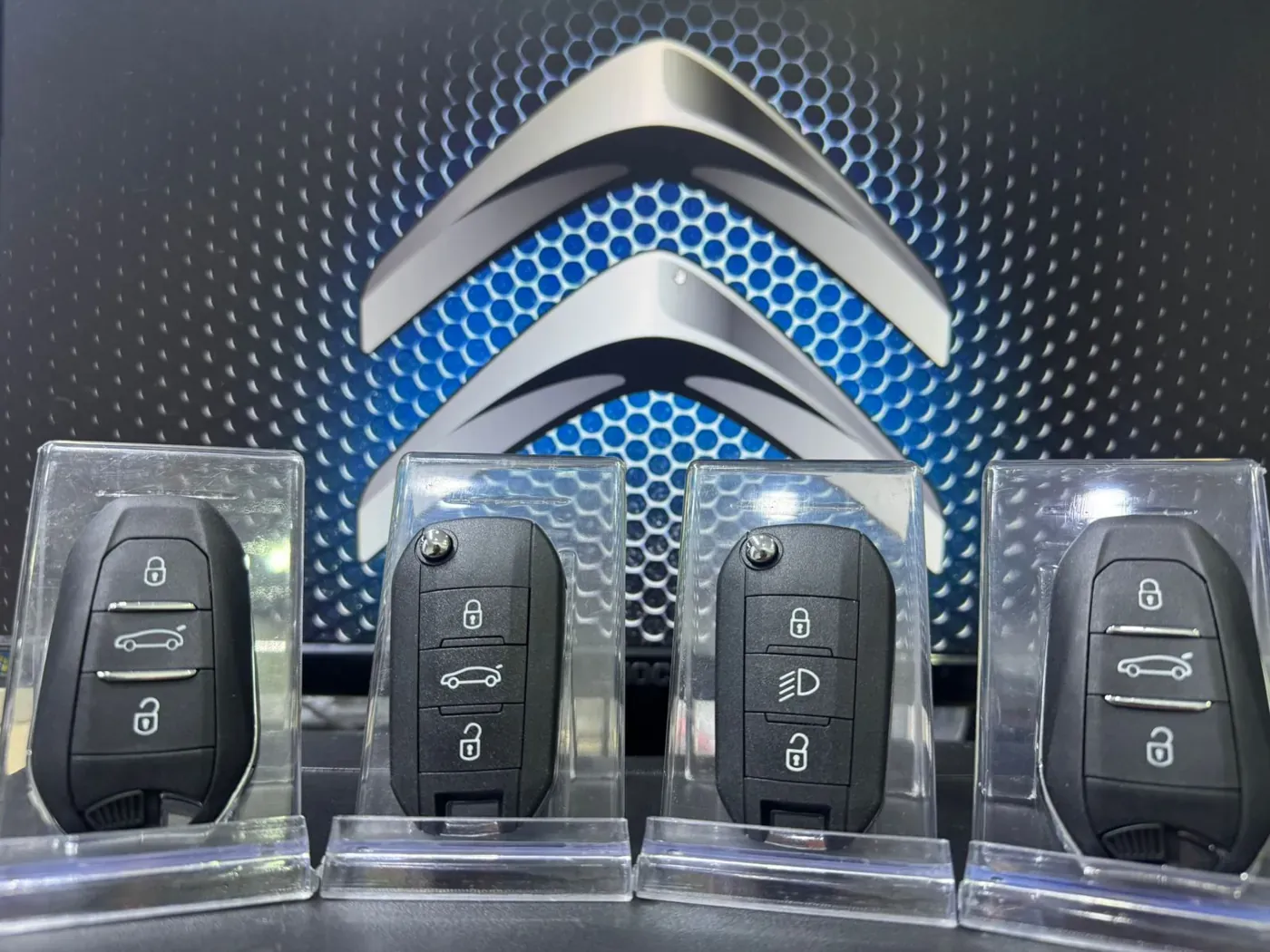 Llaves Citroën con chip y control hechas por Carllaves en Bogotá