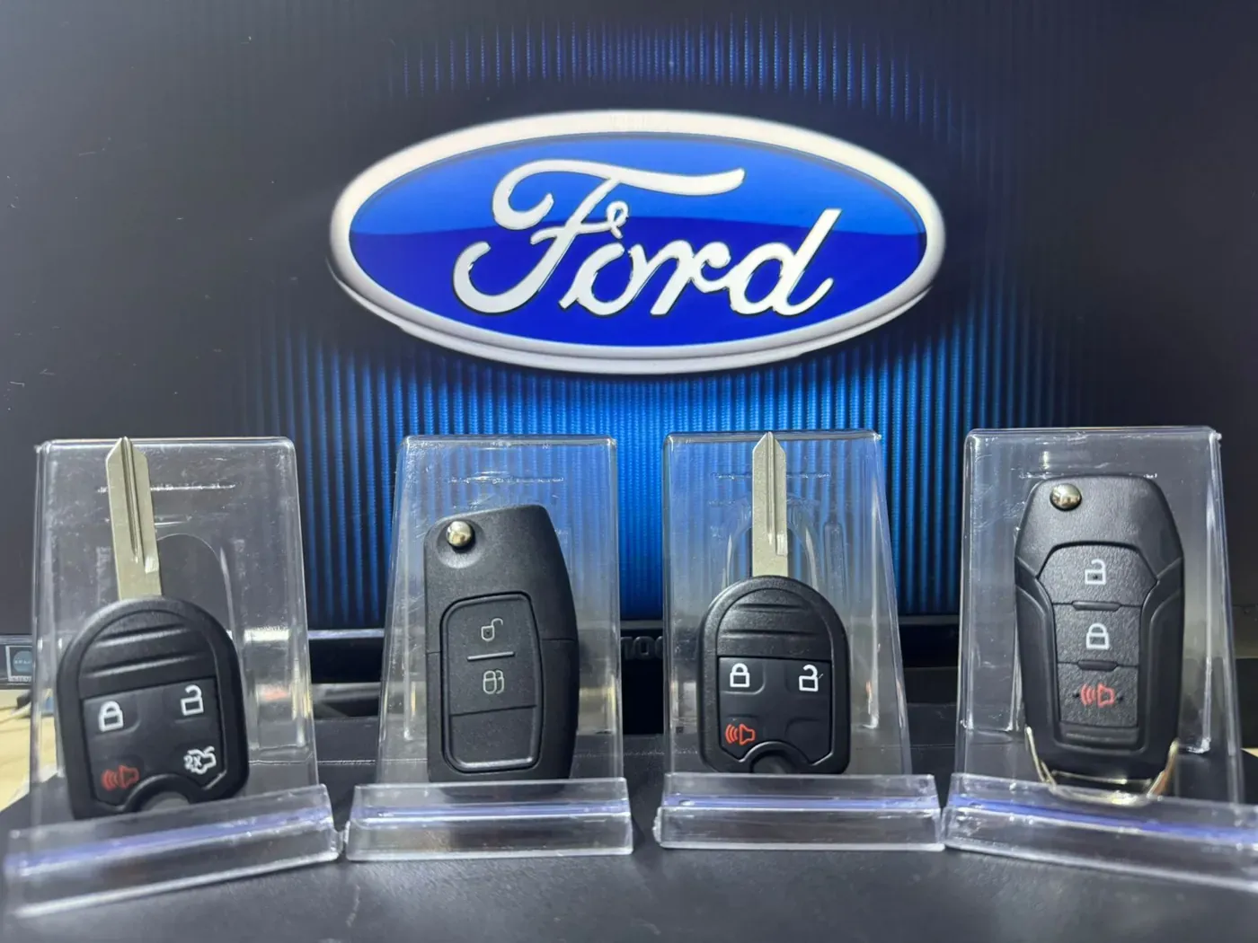 Llaves Ford con chip y control hechas por Carllaves en Bogotá