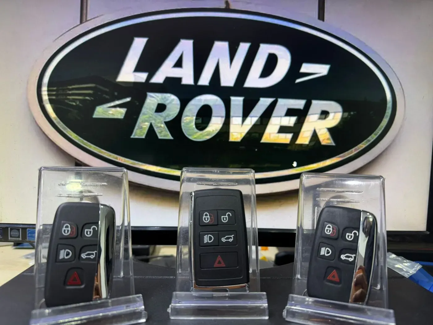 Llaves Land Rover con chip y control hechas por Carllaves en Bogotá