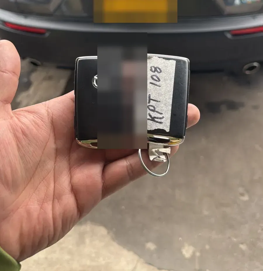 Llave nueva Mazda CX-30 hecha sin original por Carllaves en Bogotá