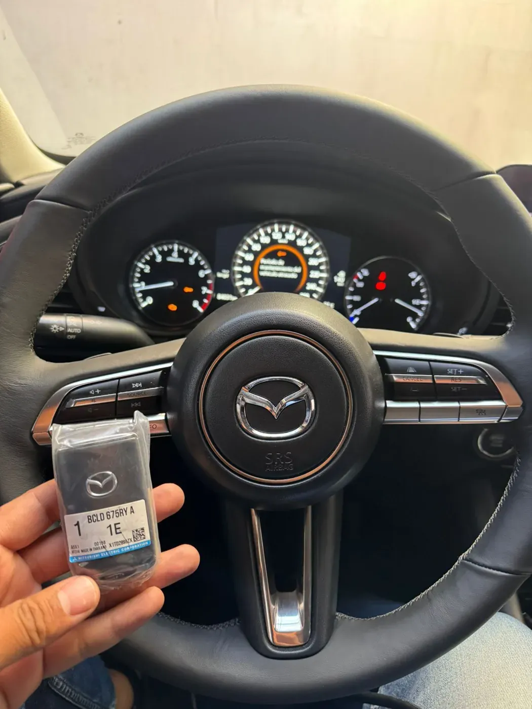 Programación de smart key Mazda en el volante del carro