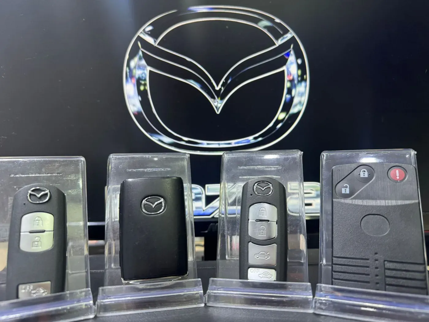 Llaves Mazda con chip y control hechas por Carllaves en Bogotá