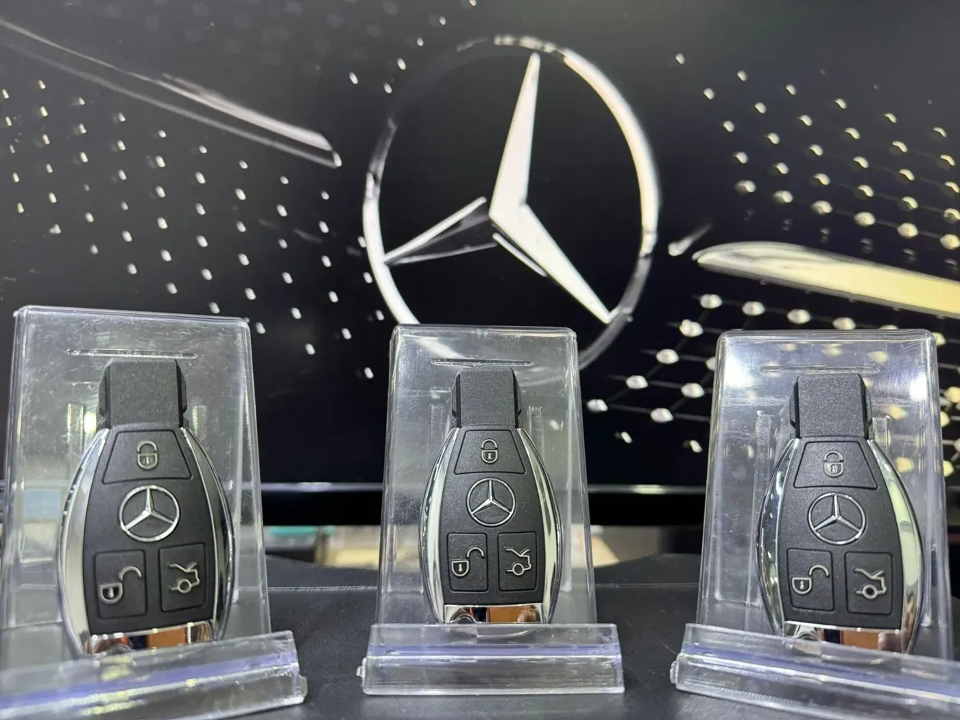 Llaves Mercedes-Benz con chip y control hechas por Carllaves en Bogotá