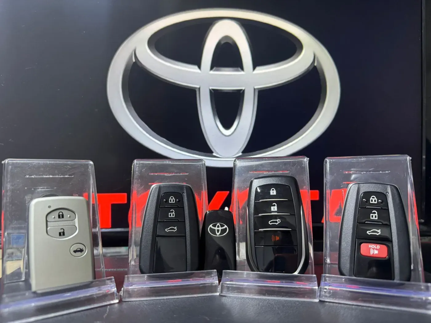 Llaves Toyota con chip y control hechas por Carllaves en Bogotá