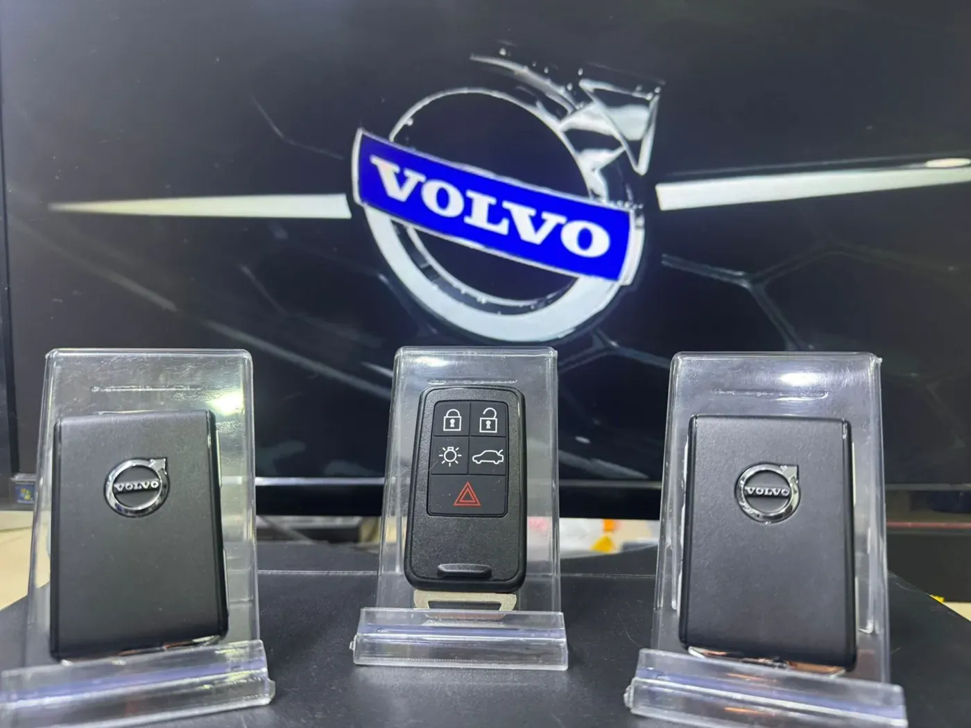 Llaves Volvo con chip y control hechas por Carllaves en Bogotá